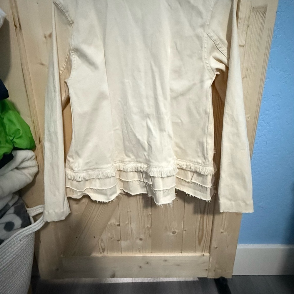 DENIM TopMark Women's Cream Jacket with Ruffle Hem - Picture 4 of 5